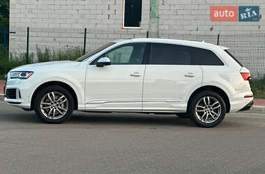 Позашляховик / Кросовер Audi Q7 2021 в 