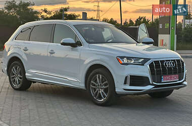 Позашляховик / Кросовер Audi Q7 2021 в 