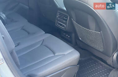 Позашляховик / Кросовер Audi Q7 2021 в 