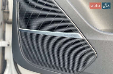 Позашляховик / Кросовер Audi Q7 2021 в 
