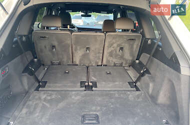 Позашляховик / Кросовер Audi Q7 2021 в 
