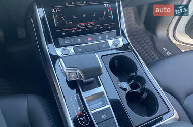 Позашляховик / Кросовер Audi Q7 2021 в 