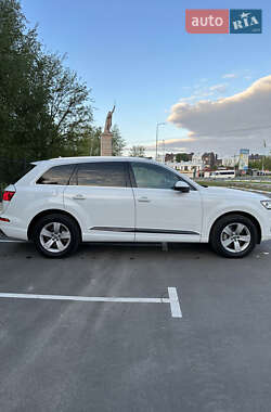 Позашляховик / Кросовер Audi Q7 2018 в 