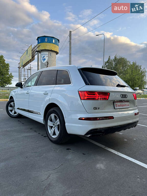 Позашляховик / Кросовер Audi Q7 2018 в Білогородці