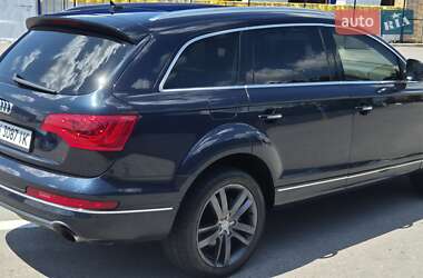Позашляховик / Кросовер Audi Q7 2012 в 