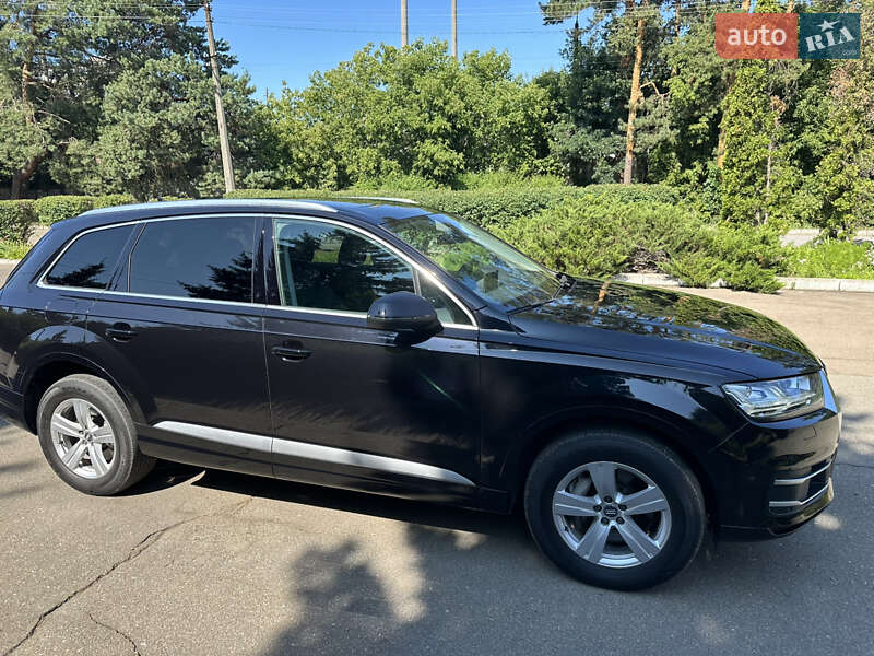 Позашляховик / Кросовер Audi Q7 2019 в Києві