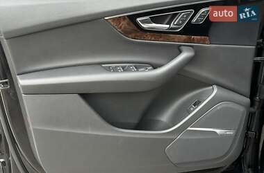Позашляховик / Кросовер Audi Q7 2016 в 