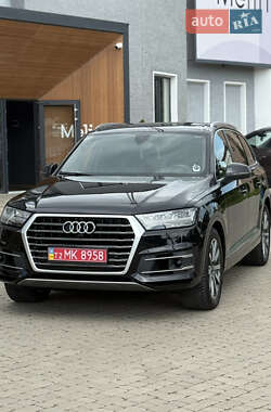 Позашляховик / Кросовер Audi Q7 2017 в 