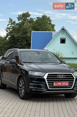 Позашляховик / Кросовер Audi Q7 2017 в 
