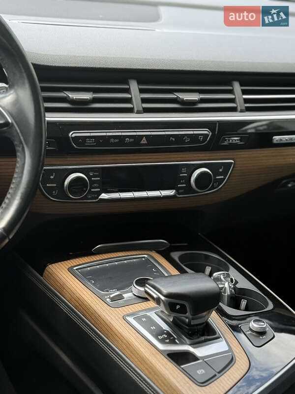 Внедорожник / Кроссовер Audi Q7 2017 в Коломые