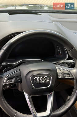 Позашляховик / Кросовер Audi Q7 2017 в 