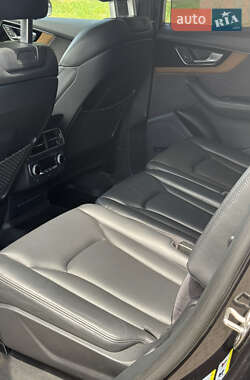 Позашляховик / Кросовер Audi Q7 2017 в 