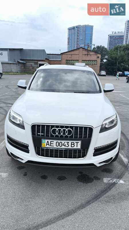 Внедорожник / Кроссовер Audi Q7 2013 в 