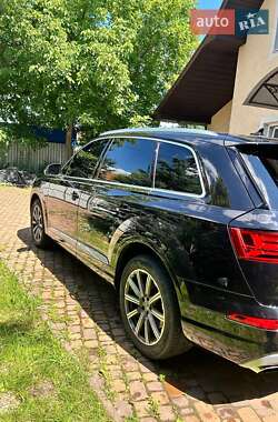 Позашляховик / Кросовер Audi Q7 2017 в 
