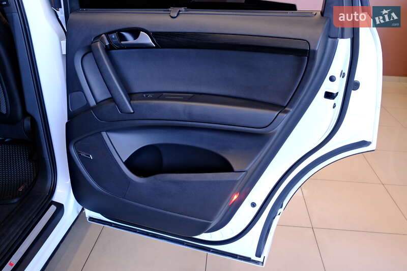 Внедорожник / Кроссовер Audi Q7 2014 в Одессе