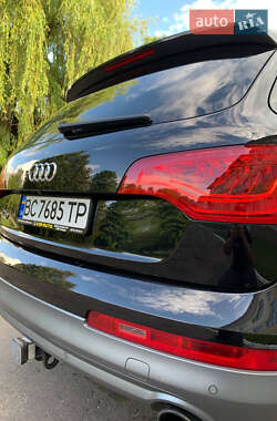 Позашляховик / Кросовер Audi Q7 2012 в 