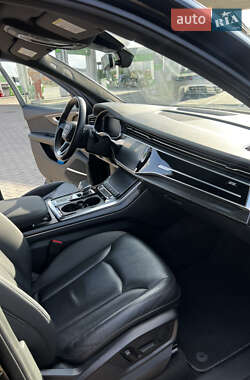 Позашляховик / Кросовер Audi Q7 2020 в 