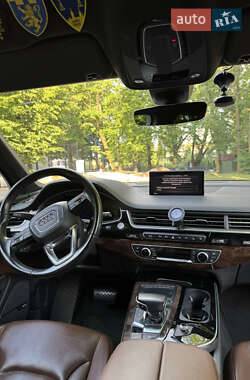 Позашляховик / Кросовер Audi Q7 2016 в 