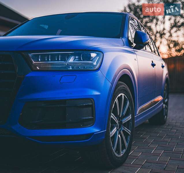 Позашляховик / Кросовер Audi Q7 2016 в 