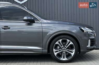 Позашляховик / Кросовер Audi Q7 2020 в 