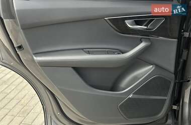 Позашляховик / Кросовер Audi Q7 2020 в 