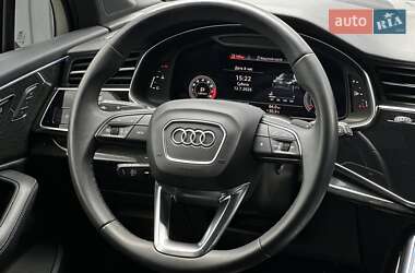 Позашляховик / Кросовер Audi Q7 2020 в 