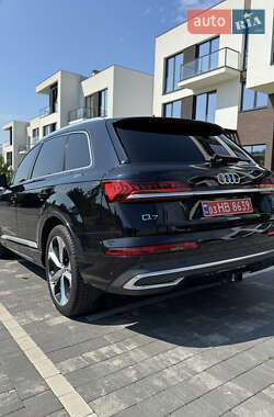 Позашляховик / Кросовер Audi Q7 2020 в 