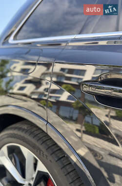 Позашляховик / Кросовер Audi Q7 2020 в 