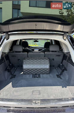 Позашляховик / Кросовер Audi Q7 2020 в 
