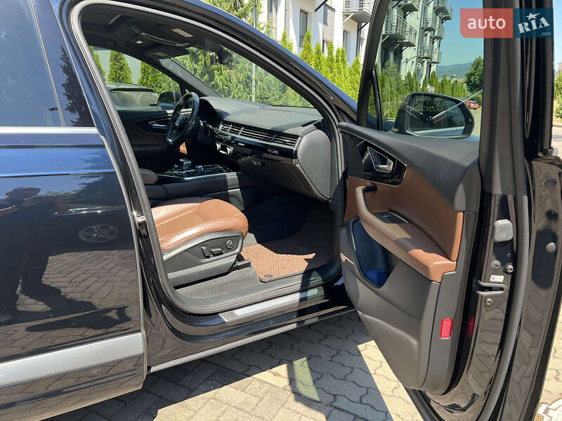 Внедорожник / Кроссовер Audi Q7 2017 в Хусте