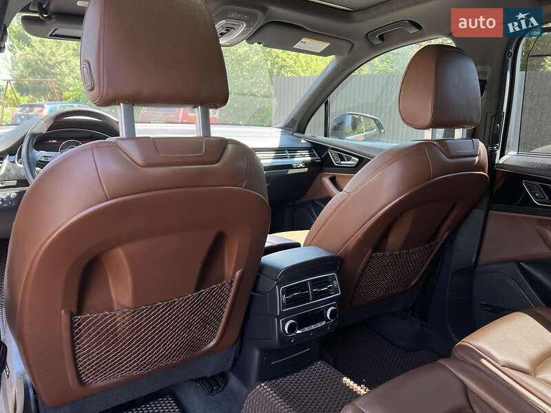 Внедорожник / Кроссовер Audi Q7 2017 в Хусте