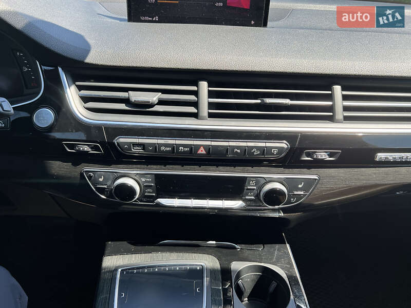 Внедорожник / Кроссовер Audi Q7 2017 в Хусте