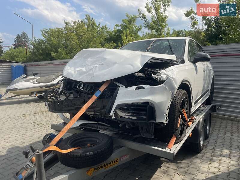 Внедорожник / Кроссовер Audi Q7 2022 в 