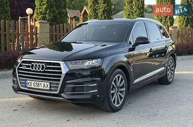 Позашляховик / Кросовер Audi Q7 2015 в 