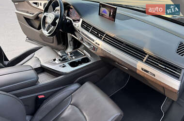 Позашляховик / Кросовер Audi Q7 2015 в 