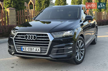 Позашляховик / Кросовер Audi Q7 2015 в 
