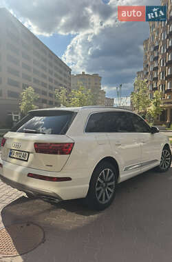 Позашляховик / Кросовер Audi Q7 2017 в 