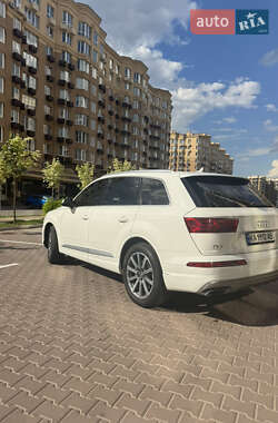 Позашляховик / Кросовер Audi Q7 2017 в 