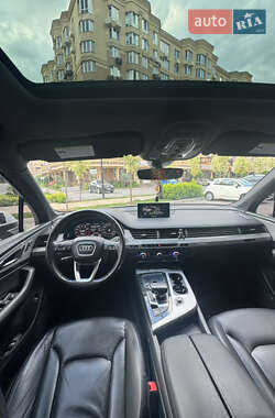 Позашляховик / Кросовер Audi Q7 2017 в 