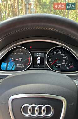 Позашляховик / Кросовер Audi Q7 2013 в 