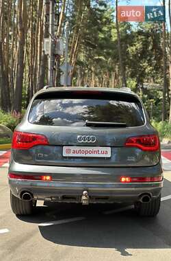 Позашляховик / Кросовер Audi Q7 2013 в 