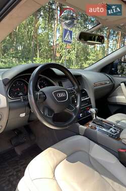 Позашляховик / Кросовер Audi Q7 2013 в 