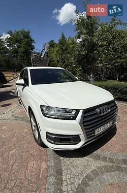Внедорожник / Кроссовер Audi Q7 2017 в 