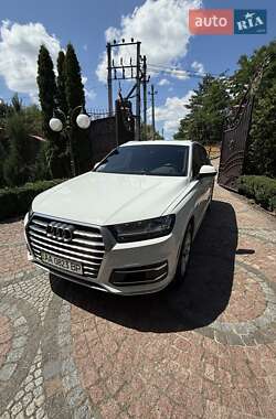 Внедорожник / Кроссовер Audi Q7 2017 в 