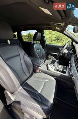 Внедорожник / Кроссовер Audi Q7 2017 в 