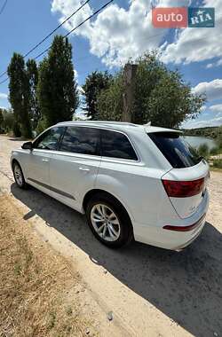 Внедорожник / Кроссовер Audi Q7 2017 в 