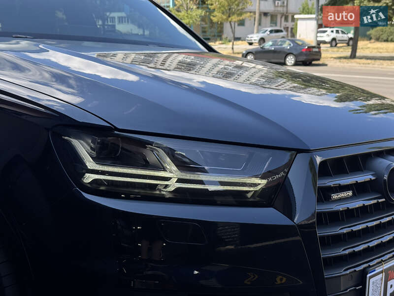 Позашляховик / Кросовер Audi Q7 2017 в Києві