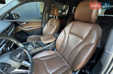 Позашляховик / Кросовер Audi Q7 2017 в 