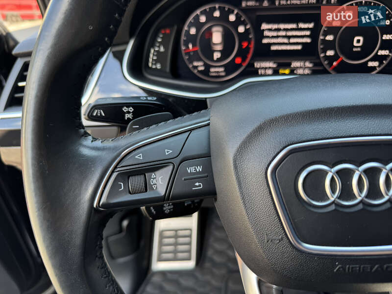 Позашляховик / Кросовер Audi Q7 2017 в Києві
