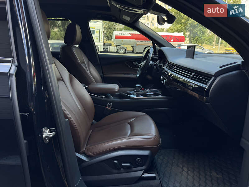 Позашляховик / Кросовер Audi Q7 2017 в Києві